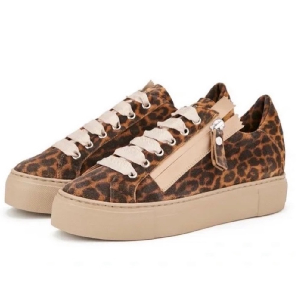 AGL sneakers Animal Print Sneakers
New without box size 35‎